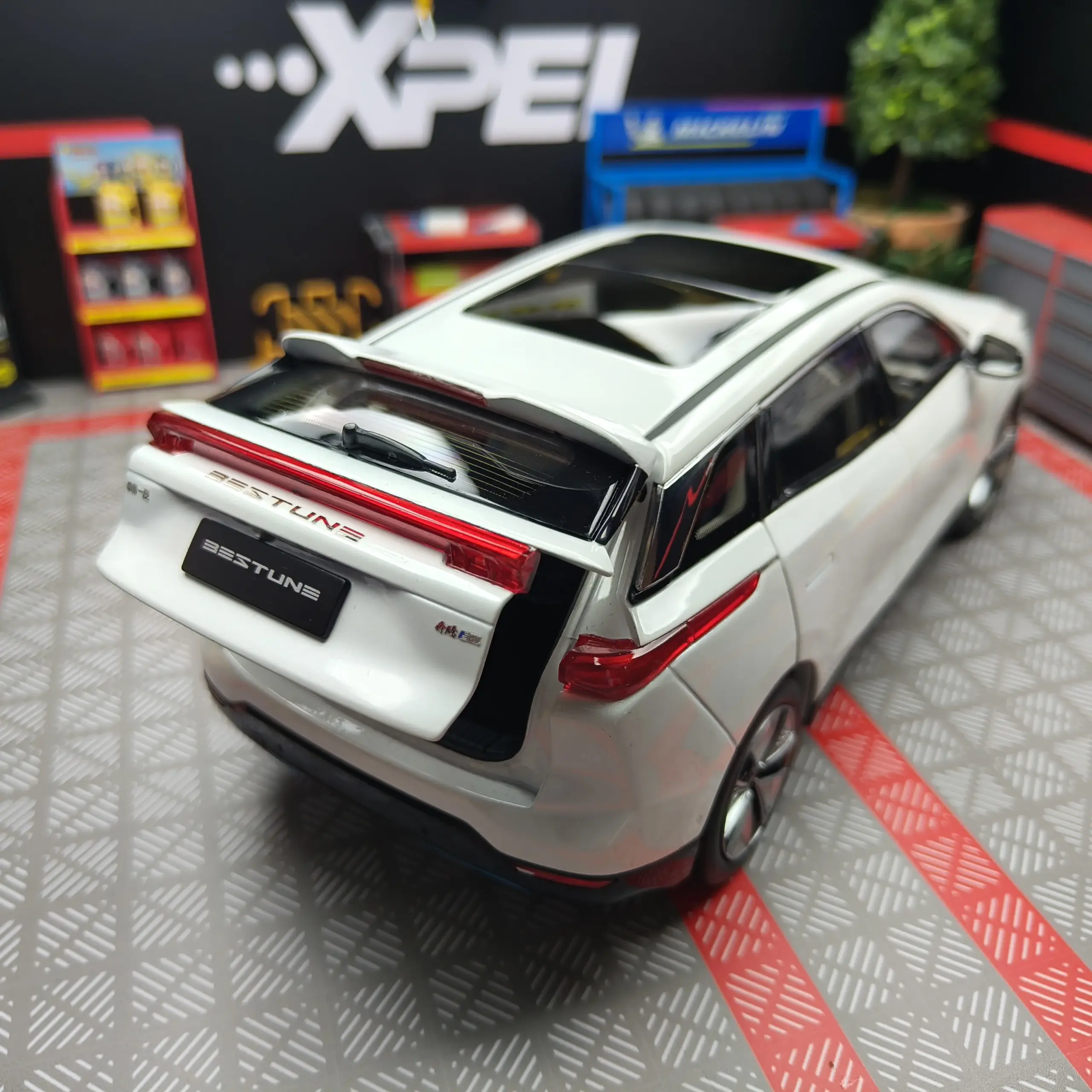 FAW Pentium E01 1:18 Diecast Model 3 FAW Pentium E01 1:18 Diecast Model - Image 3