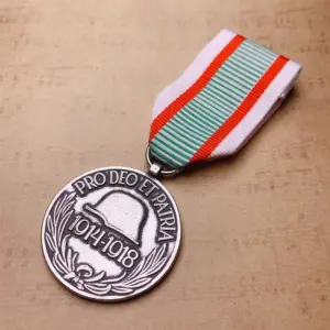 Vintage Silver WWI Commemorative Medal 7 Sebe9703f543c422594af926afff68cf6x