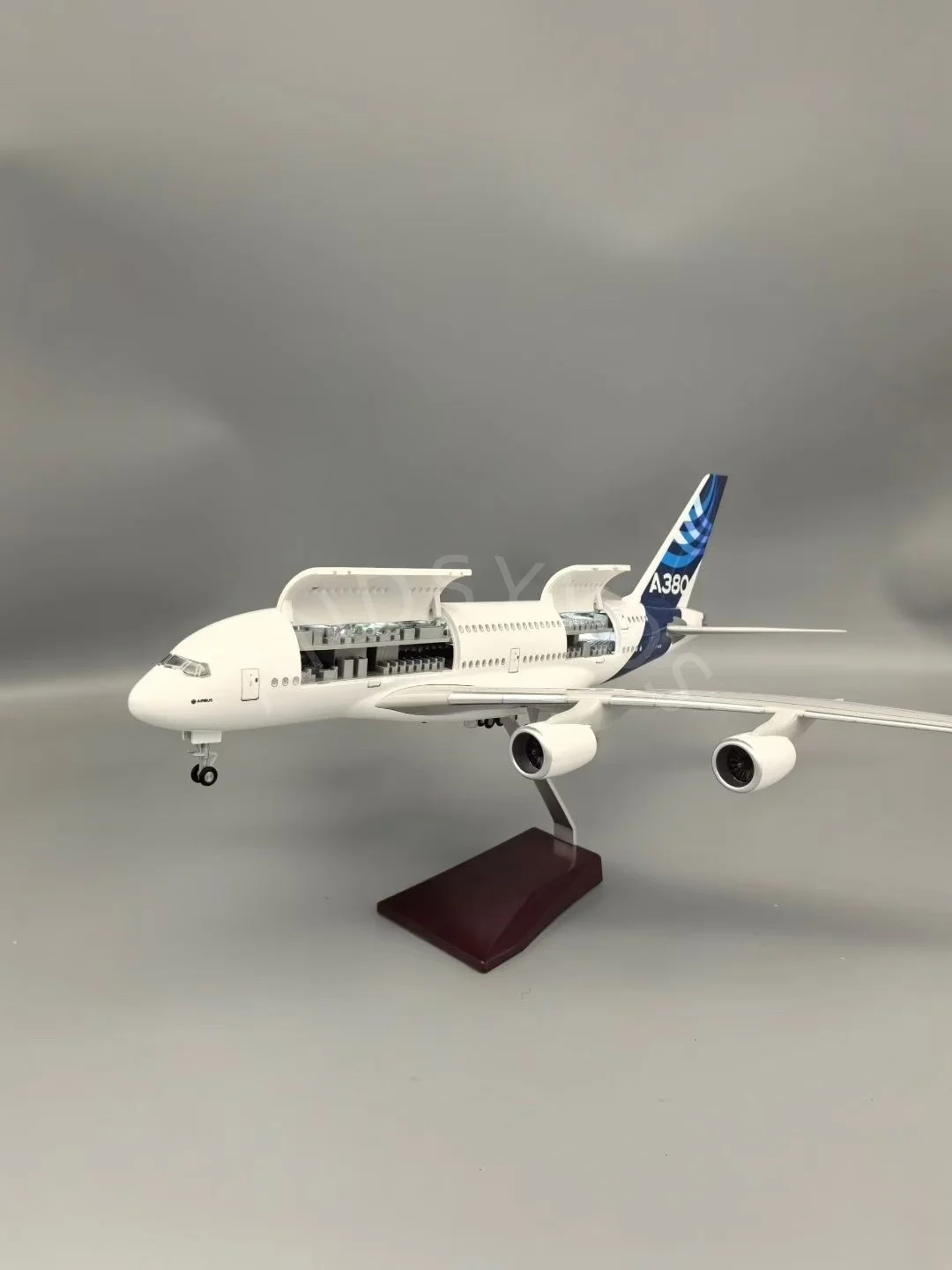 White Airbus A380 Model 1:160 Scale for Collectors 6 White Airbus A380 Model 1:160 Scale for Collectors - Image 6