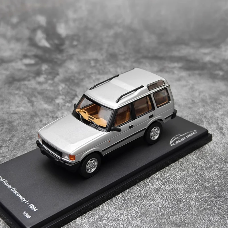 1994 Discovery 1 Diecast Model 1:43 White 8 1994 Discovery 1 Diecast Model 1:43 White - Image 8