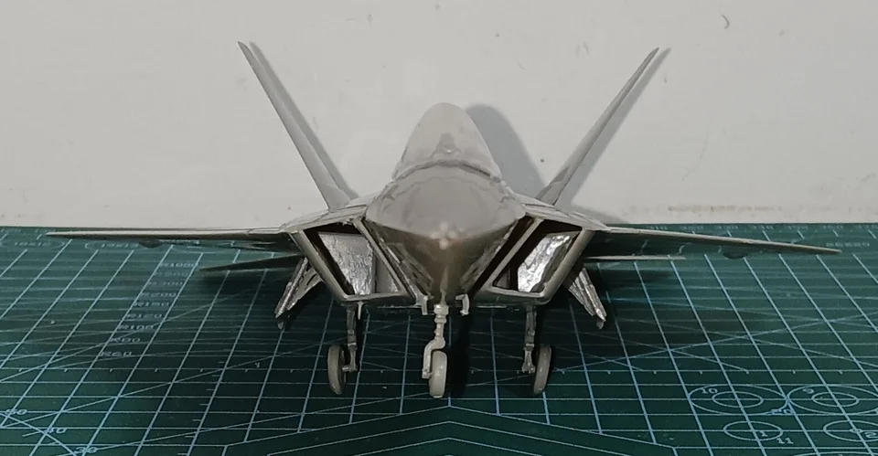 1/72 Scale F-22 Raptor Model Kit 6 1/72 Scale F-22 Raptor Model Kit - Image 6