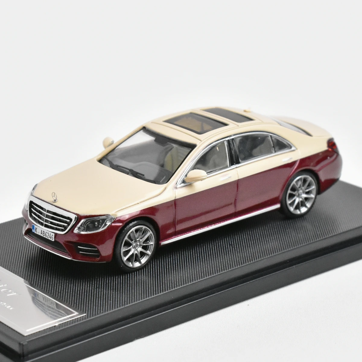 Mercedes-Benz S-Class W222 Diecast Model 1:64 Scale 4 Mercedes-Benz S-Class W222 Diecast Model 1:64 Scale - Image 4
