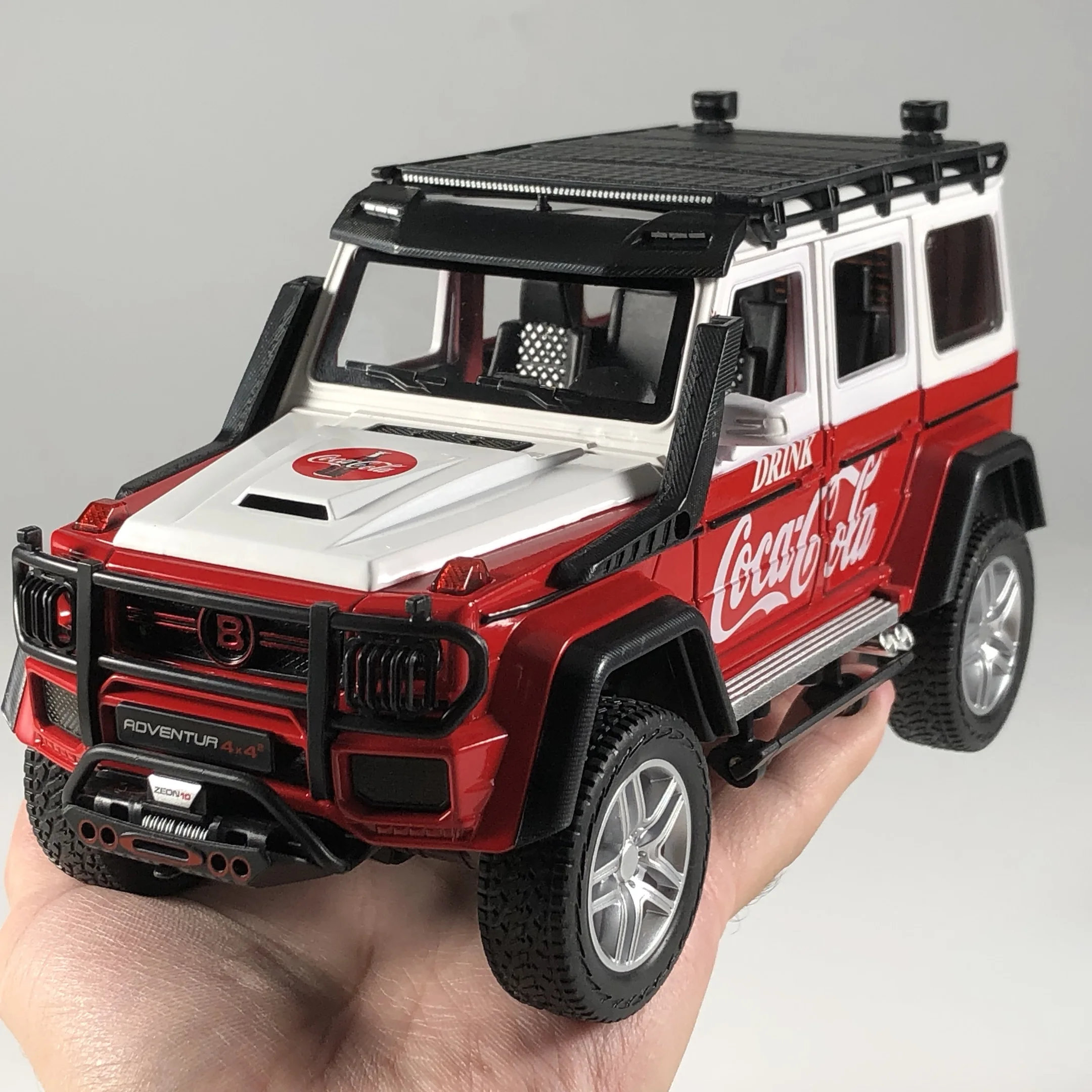 Mercedes-Benz G550 Coca-Cola 1:24 Diecast Model 5 Mercedes-Benz G550 Coca-Cola 1:24 Diecast Model - Image 5