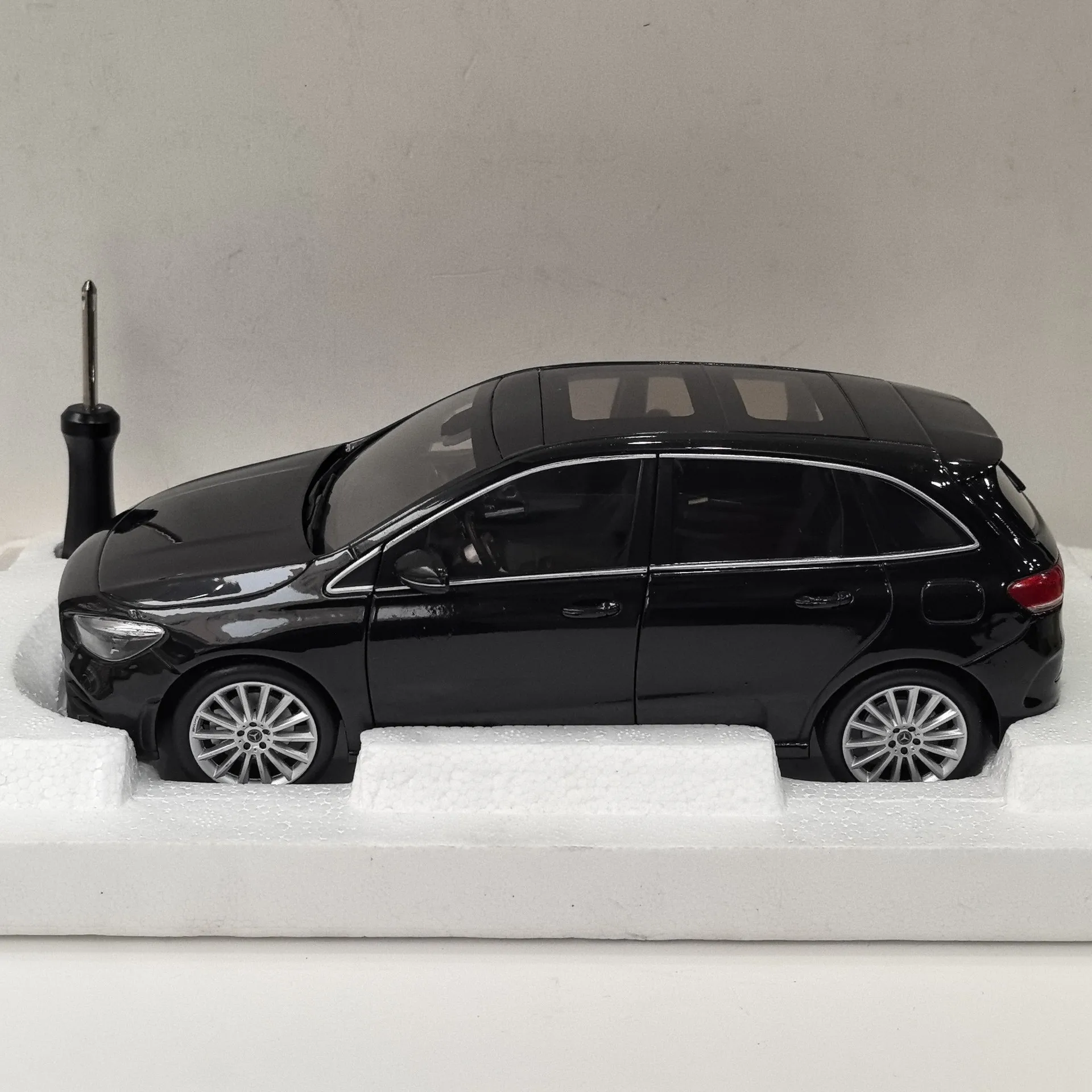 Mercedes-Benz B-Class 1:18 Model in Black 2 Mercedes-Benz B-Class 1:18 Model in Black - Image 2