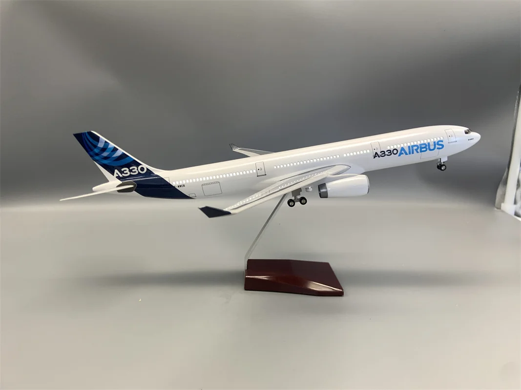 Airbus A330 1/135 Scale Model by Airways 5 Airbus A330 1/135 Scale Model by Airways - Image 5