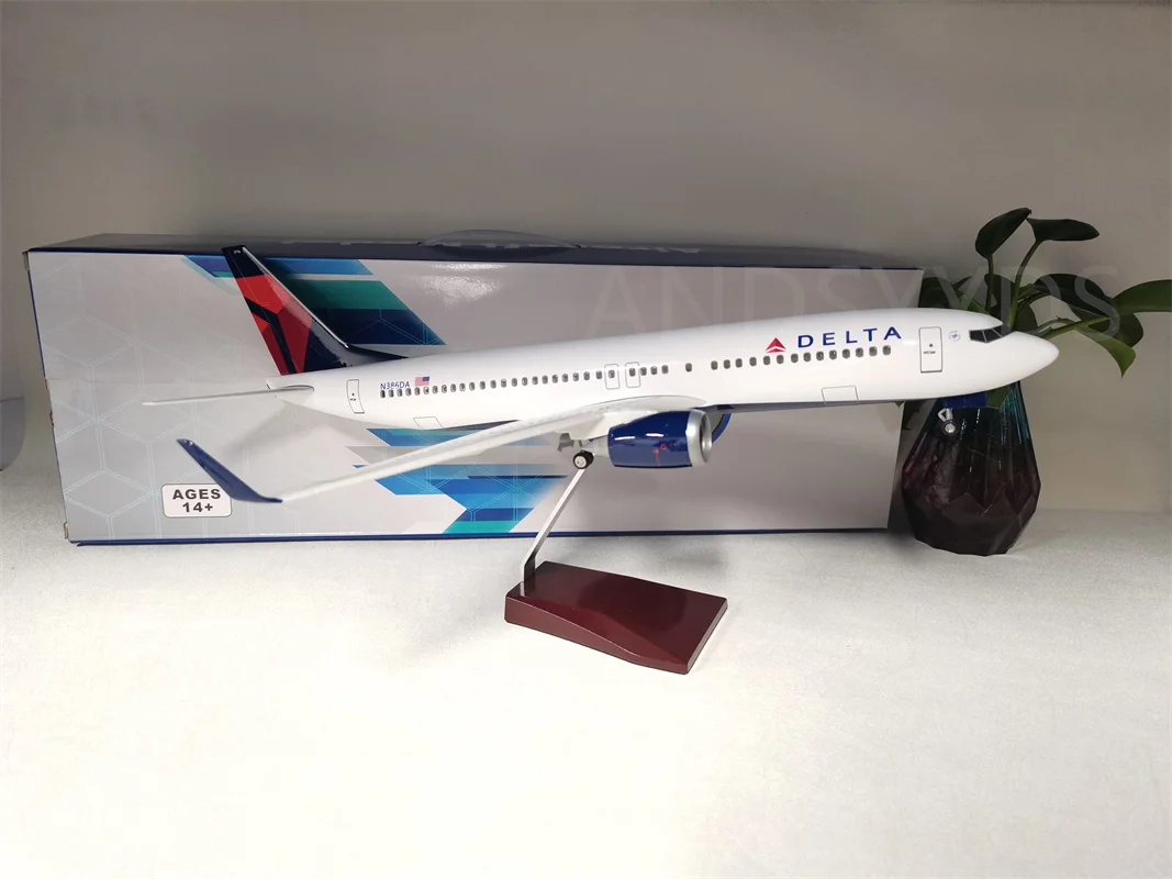 Delta Boeing 737 1:150 Scale Resin Model 2 Delta Boeing 737 1:150 Scale Resin Model - Image 2