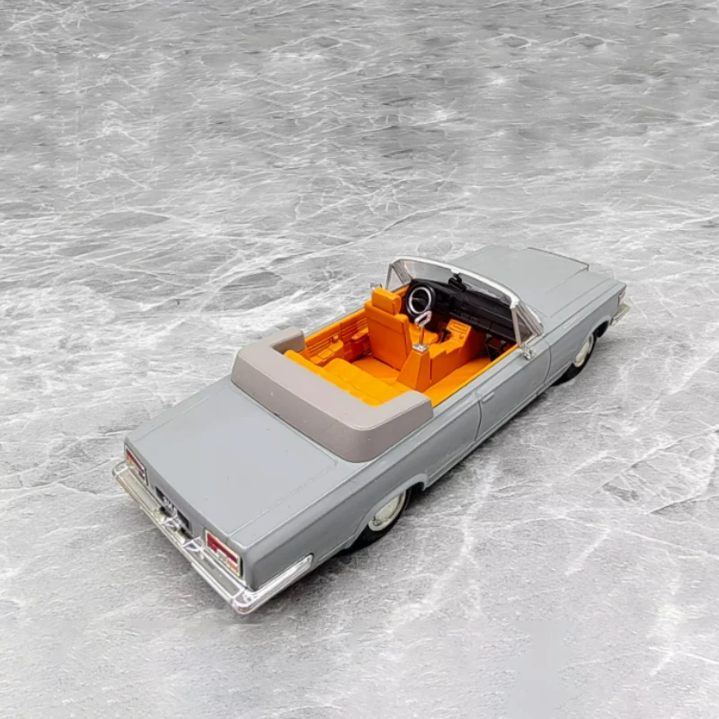 Diecast ZIL 41044 Model for Collectors 5 Diecast ZIL 41044 Model for Collectors - Image 5