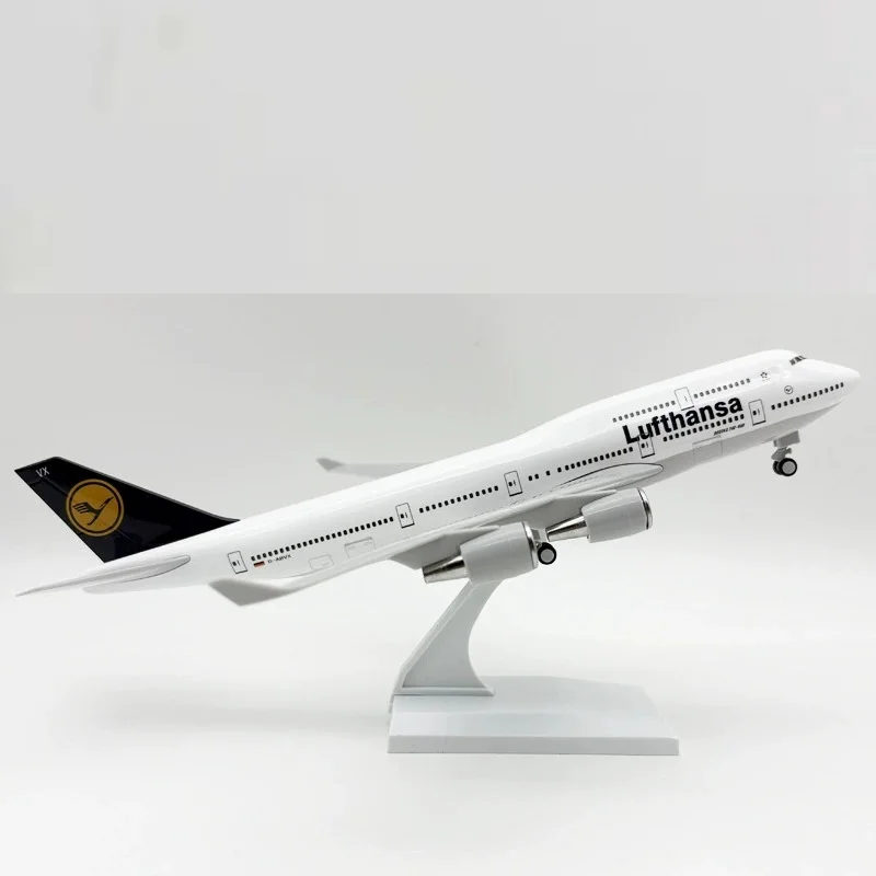 Lufthansa Boeing 747 Scale Model 30cm Collectible 3 Lufthansa Boeing 747 Scale Model 30cm Collectible - Image 3