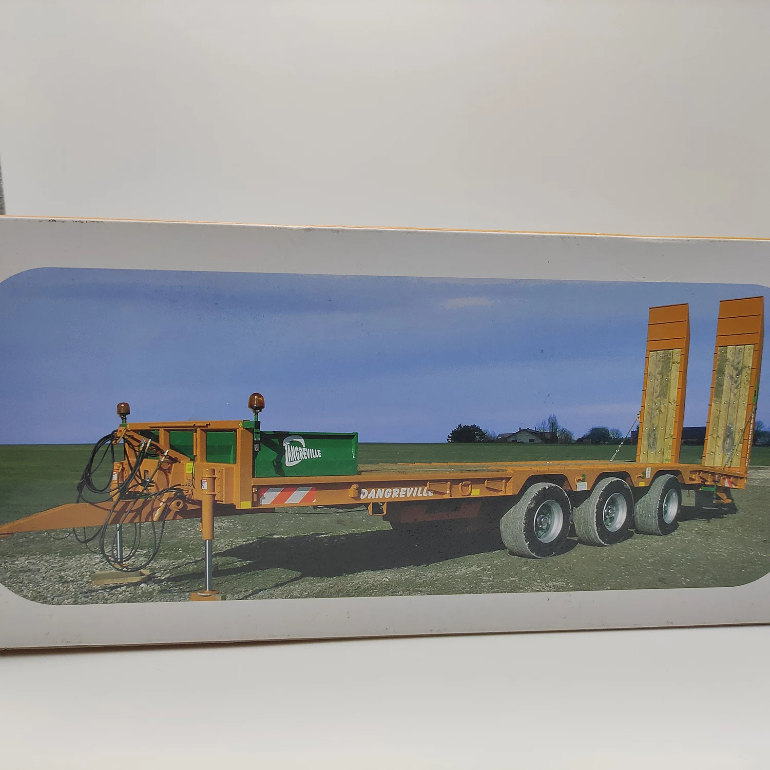 1:32 Scale UH Dangreville Trailer Model 5 1:32 Scale UH Dangreville Trailer Model - Image 5