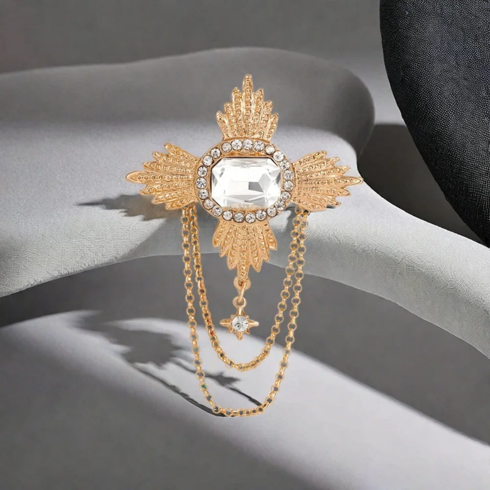 Vintage Gold Wing Brooch with Crystal Star 4 Vintage Gold Wing Brooch with Crystal Star - Image 4