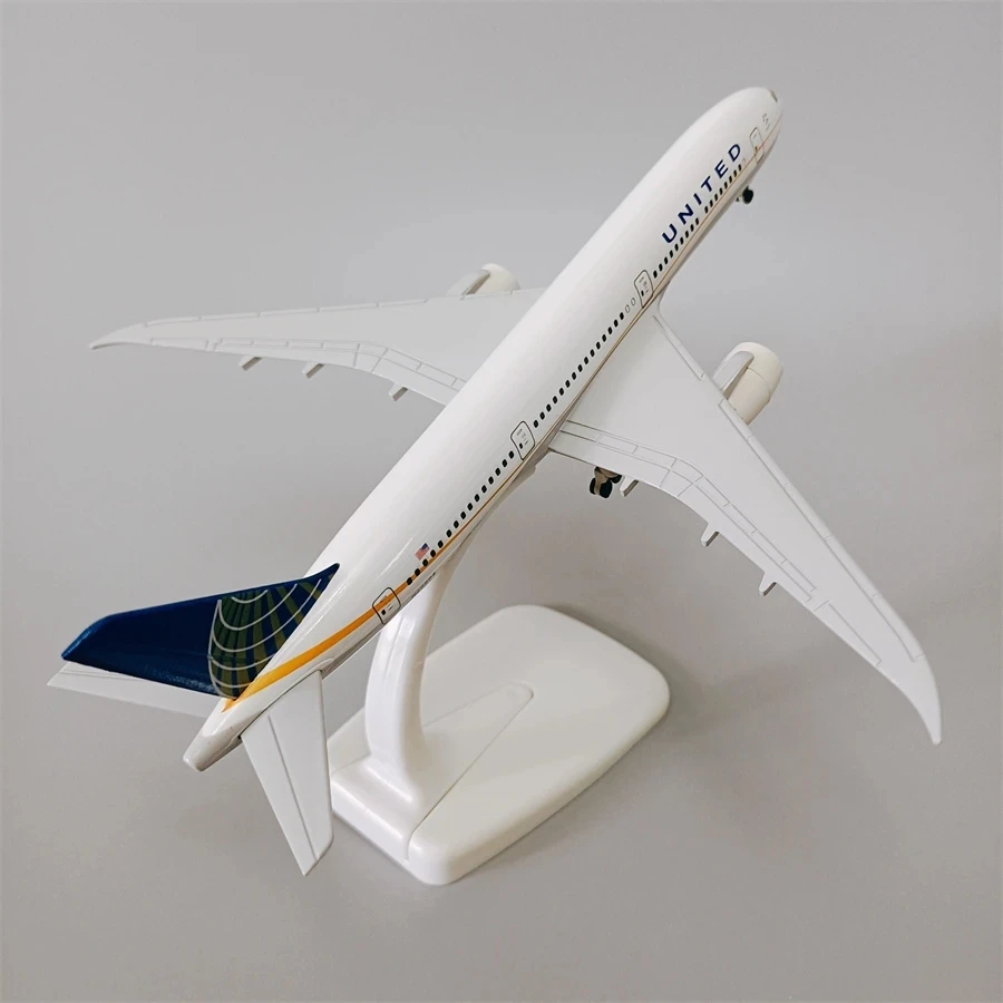 United Boeing 787 Model - 20cm Alloy Display 4 United Boeing 787 Model - 20cm Alloy Display - Image 4
