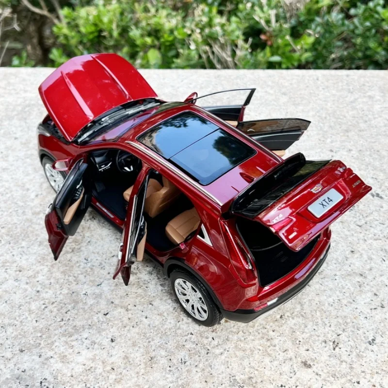 1:18 Scale Luxury Diecast SUV Model 6 1:18 Scale Luxury Diecast SUV Model - Image 6