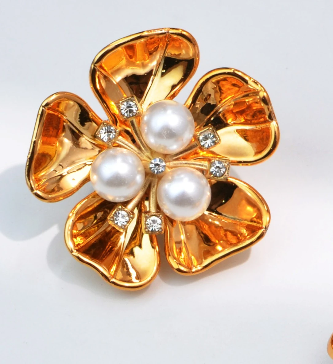 Multi-Colored Pearl Flower Cufflinks for Men and Women 7 Multi-Colored Pearl Flower Cufflinks for Men and Women - Image 7