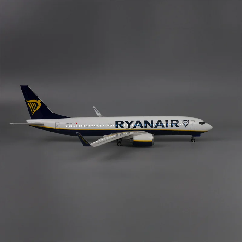 Ryanair B737 47cm Model with LED Lights 2 Ryanair B737 47cm Model with LED Lights - Image 2