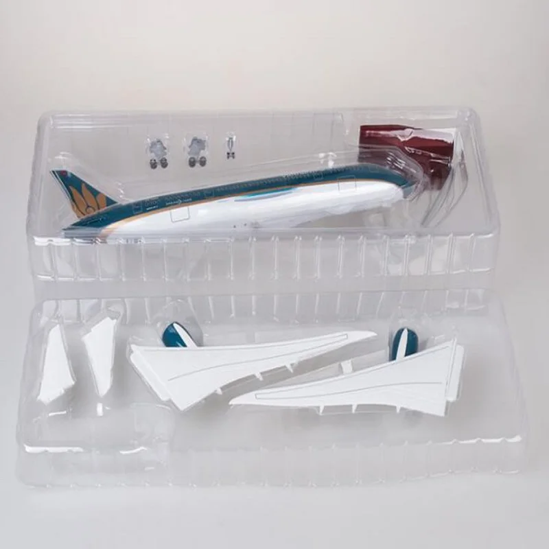 Vietnam Airlines B787 Model 1/130 Scale 7 Vietnam Airlines B787 Model 1/130 Scale - Image 7