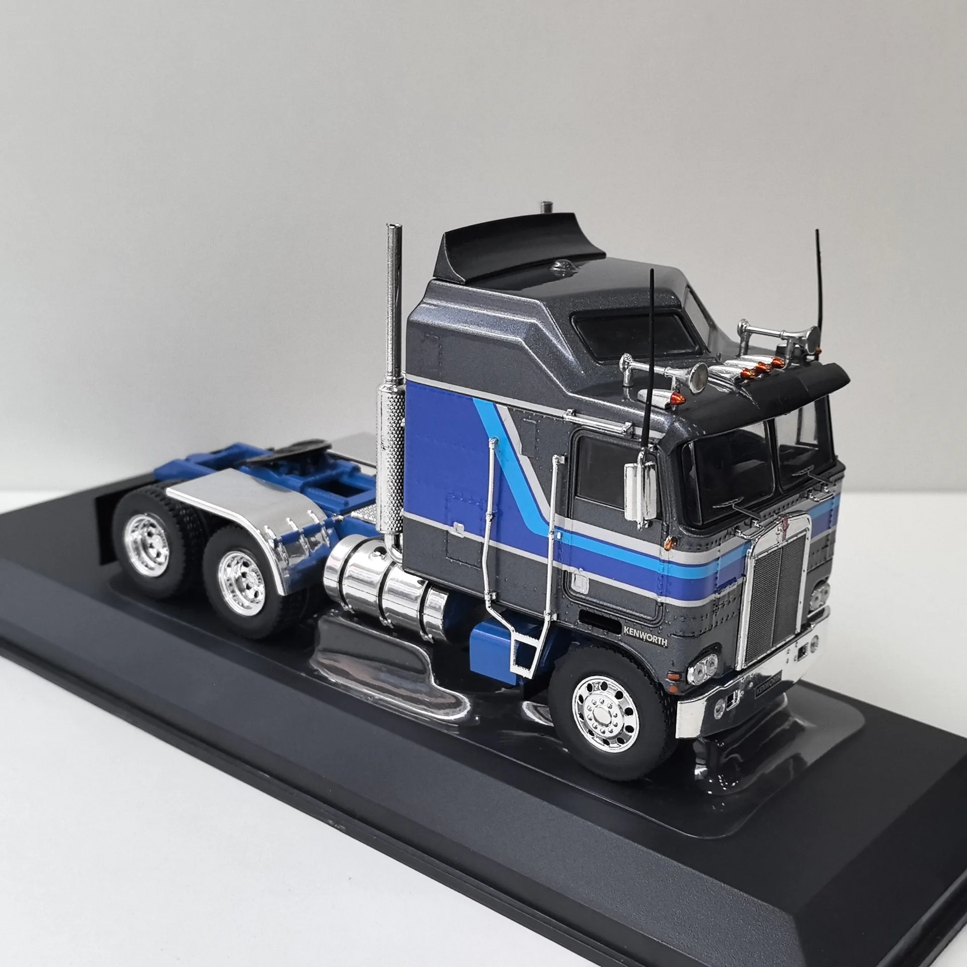 Vintage 1976 Kenworth K100 Aerodyne Model 3 Vintage 1976 Kenworth K100 Aerodyne Model - Image 3