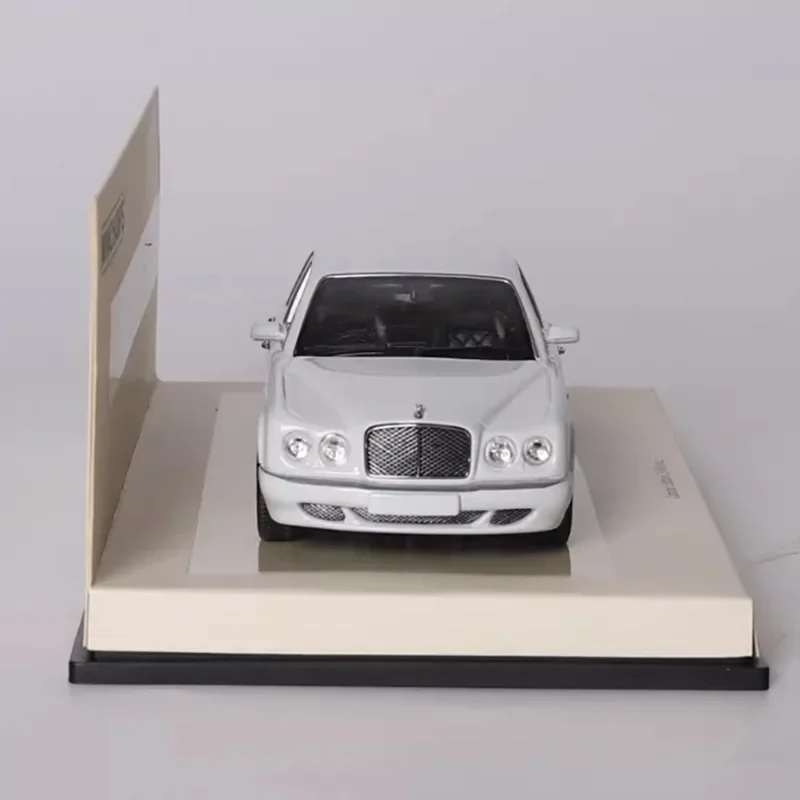 1:43 Scale 2005 Arnage Diecast Model 5 1:43 Scale 2005 Arnage Diecast Model - Image 5