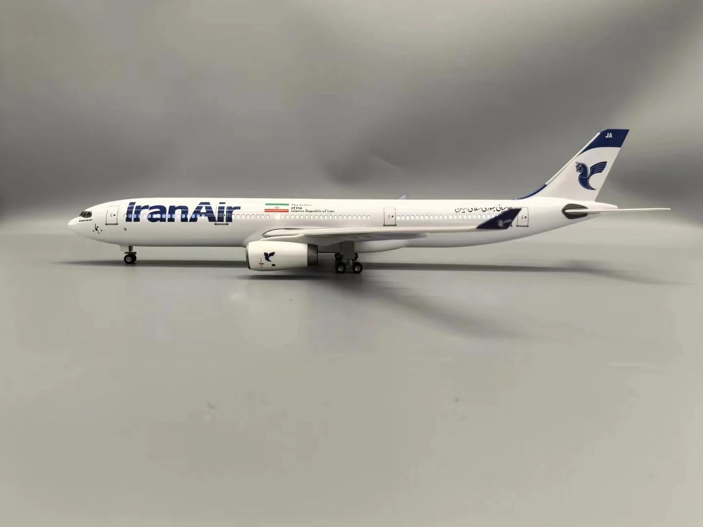 Iran Air Airbus A330 Diecast Model 1:135 Scale 4 Iran Air Airbus A330 Diecast Model 1:135 Scale - Image 4