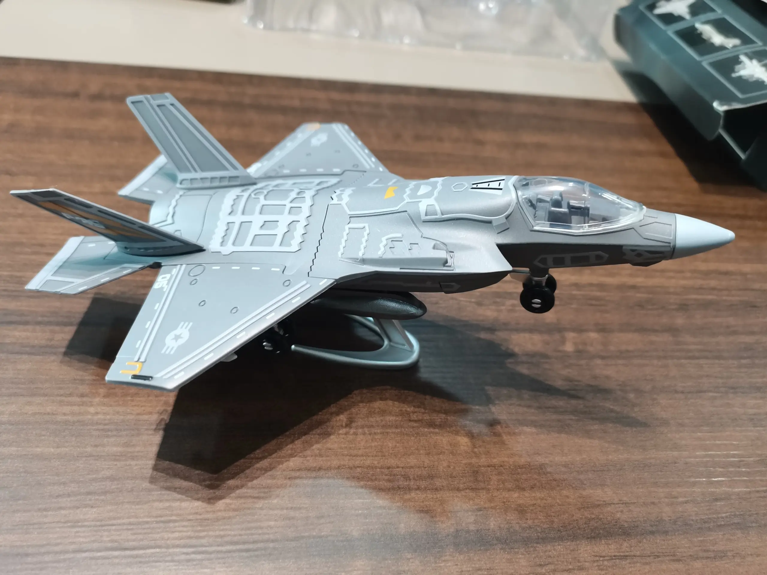 1/72 F-35 Fighter Jet Model Kit 3 1/72 F-35 Fighter Jet Model Kit - Image 3