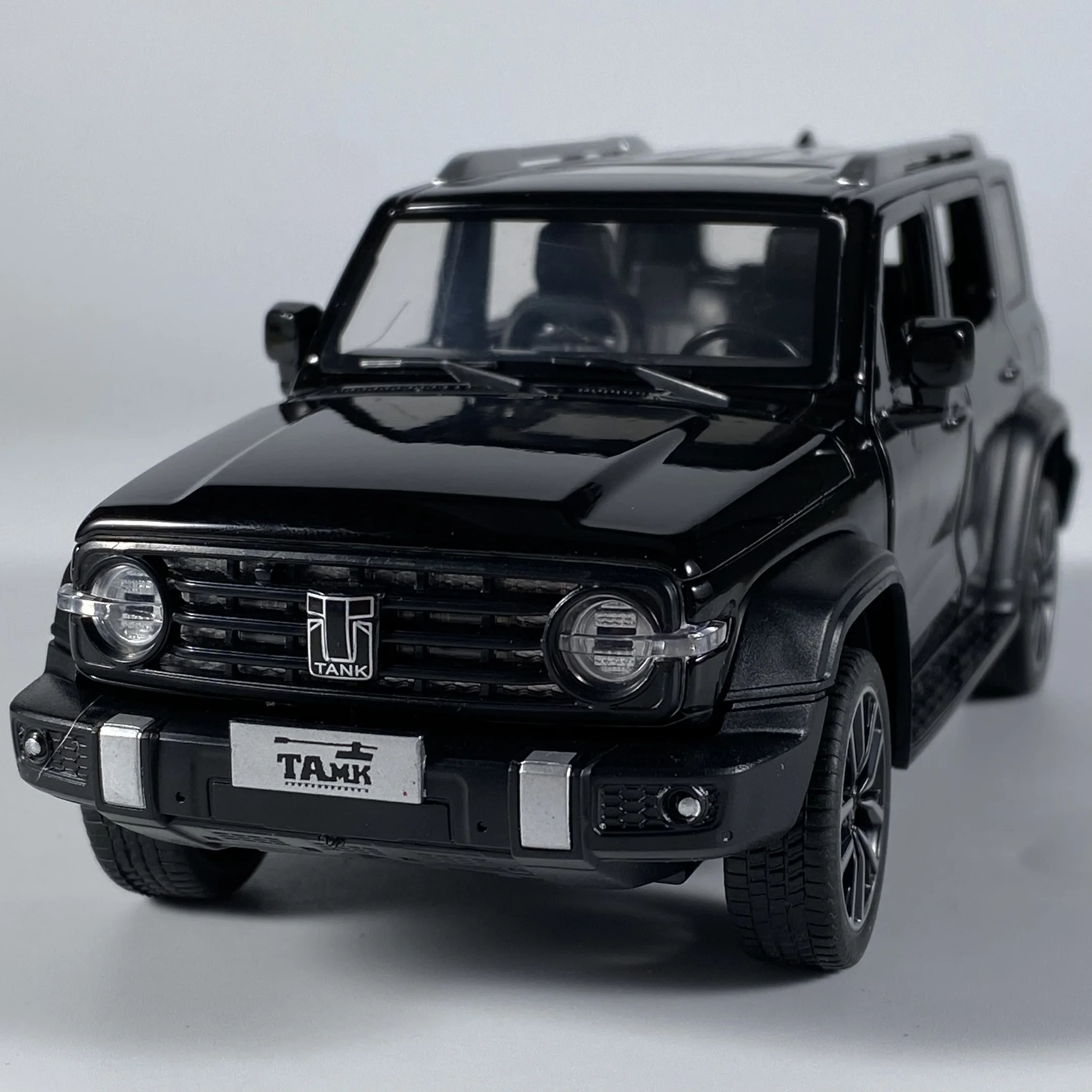 1:32 Scale Off-Road SUV Diecast Model 2 1:32 Scale Off-Road SUV Diecast Model - Image 2