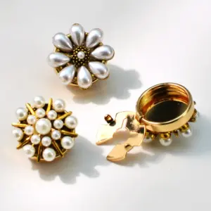 Vintage-Style Pearl Flower Cufflink Set