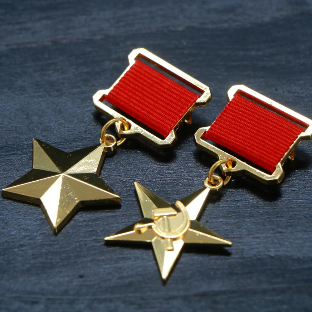 Soviet-Style Medal with Hammer and Sickle Emblem 2 Soviet-Style Medal with Hammer and Sickle Emblem - Image 2