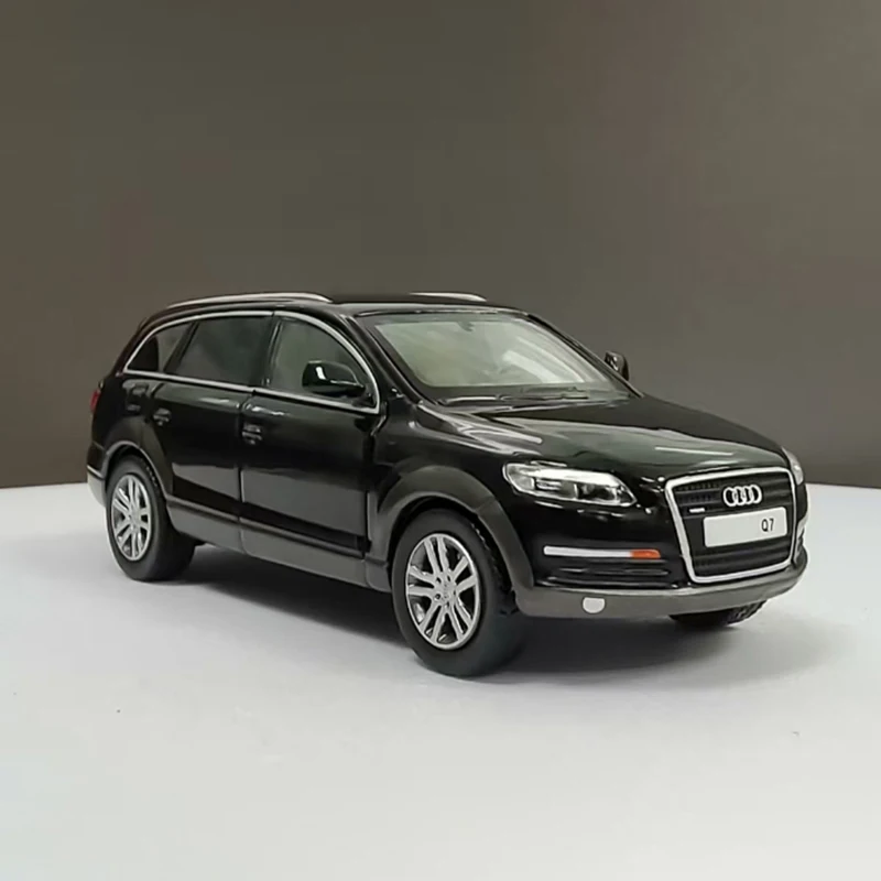1:64 Scale Q7 Diecast Model for Collectors 3 1:64 Scale Q7 Diecast Model for Collectors - Image 3