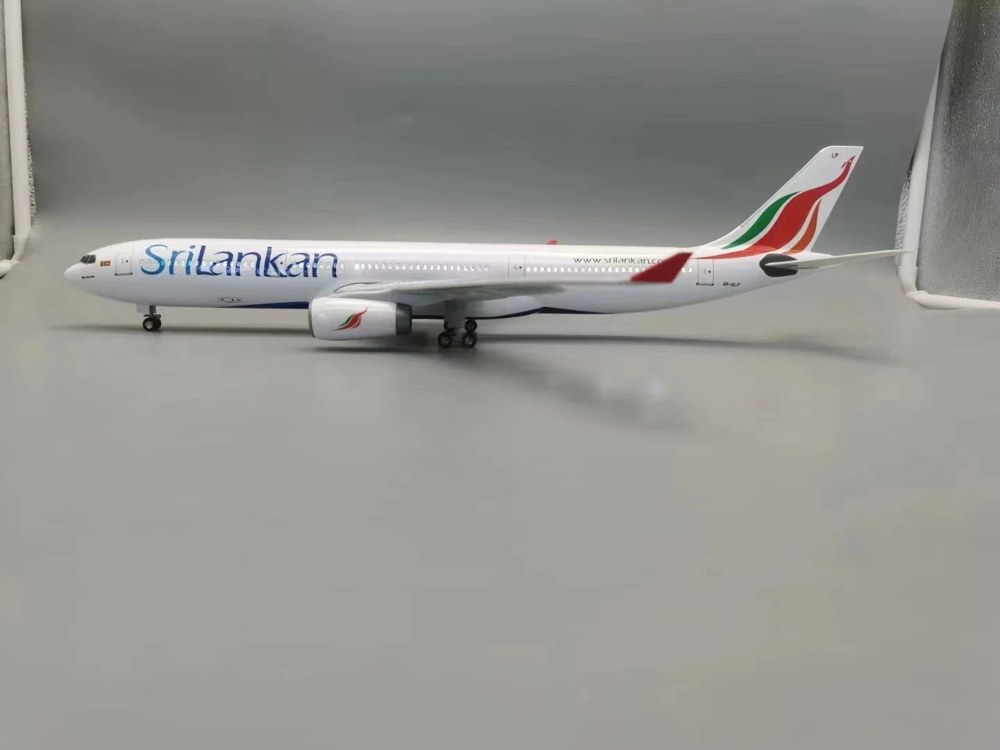 SriLankan Airlines A330 Scale Model — 47cm Display Piece 4 SriLankan Airlines A330 Scale Model — 47cm Display Piece - Image 4