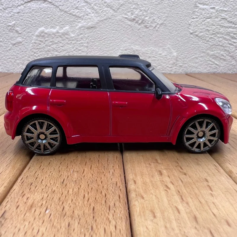 Red MINI Countryman 1:43 Diecast Model 4 Red MINI Countryman 1:43 Diecast Model - Image 4