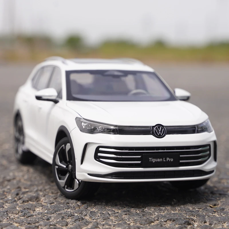 2025 VW Tiguan L PRO 1:18 Diecast Model 3 2025 VW Tiguan L PRO 1:18 Diecast Model - Image 3