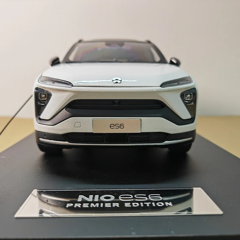 White NIO ES6 SUV 1:18 Scale Model Collection 3 White NIO ES6 SUV 1:18 Scale Model Collection - Image 3