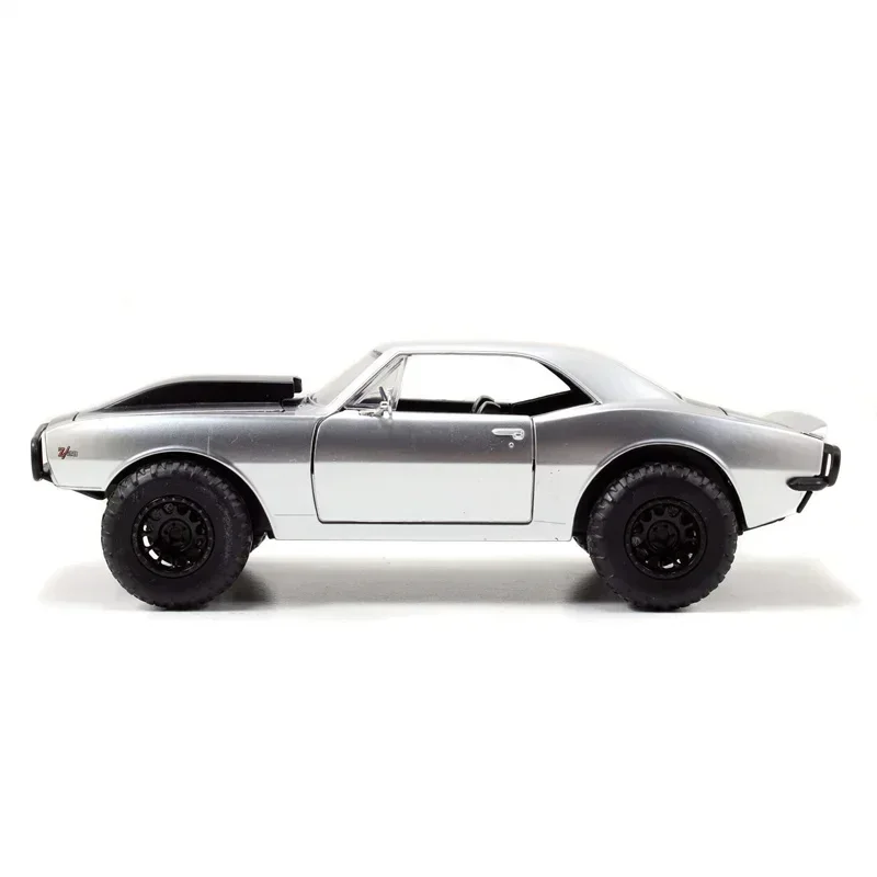 1967 Chevrolet Camaro 1:24 Diecast Model 5 1967 Chevrolet Camaro 1:24 Diecast Model - Image 5