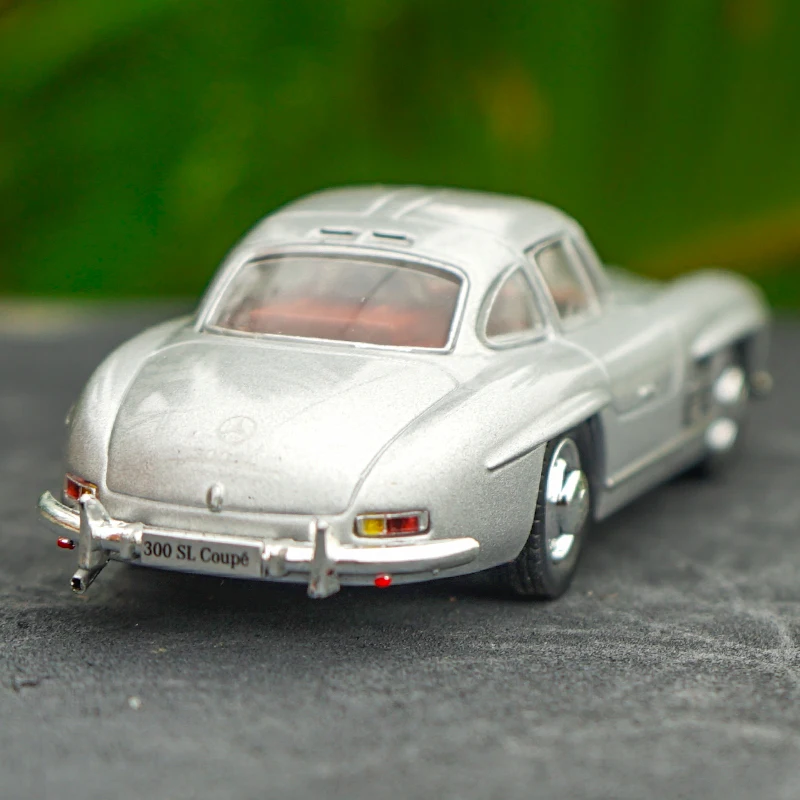 Mercedes-Benz 300 SL Coupe Model 1:43 Scale 4 Mercedes-Benz 300 SL Coupe Model 1:43 Scale - Image 4