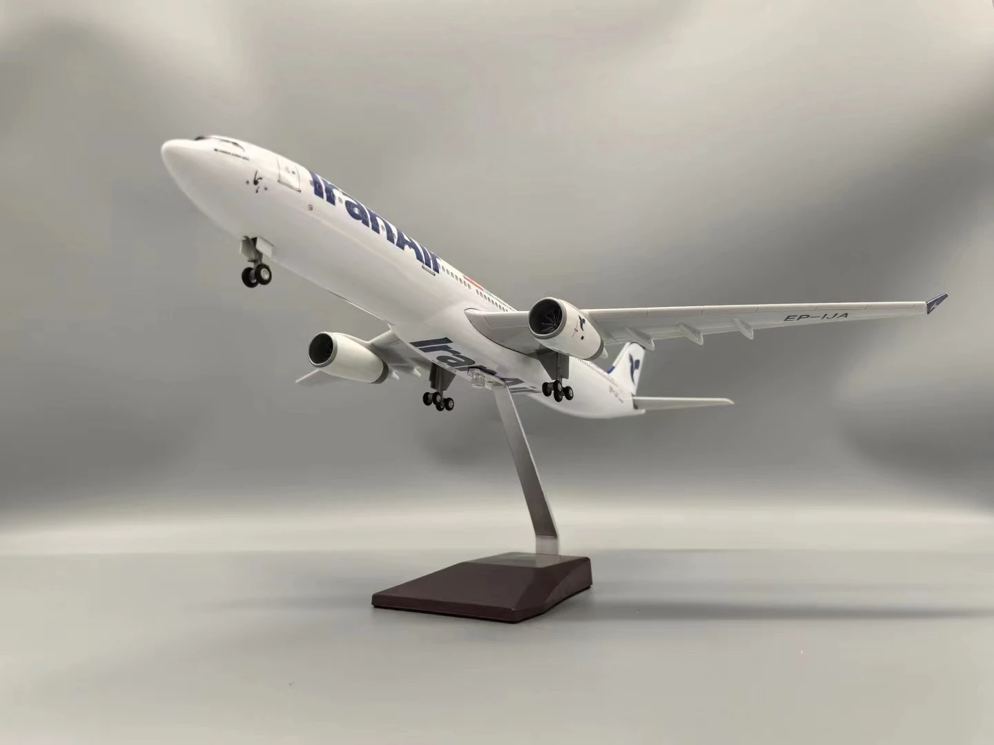 Iran Air Airbus A330 Diecast Model 1:135 Scale 3 Iran Air Airbus A330 Diecast Model 1:135 Scale - Image 3