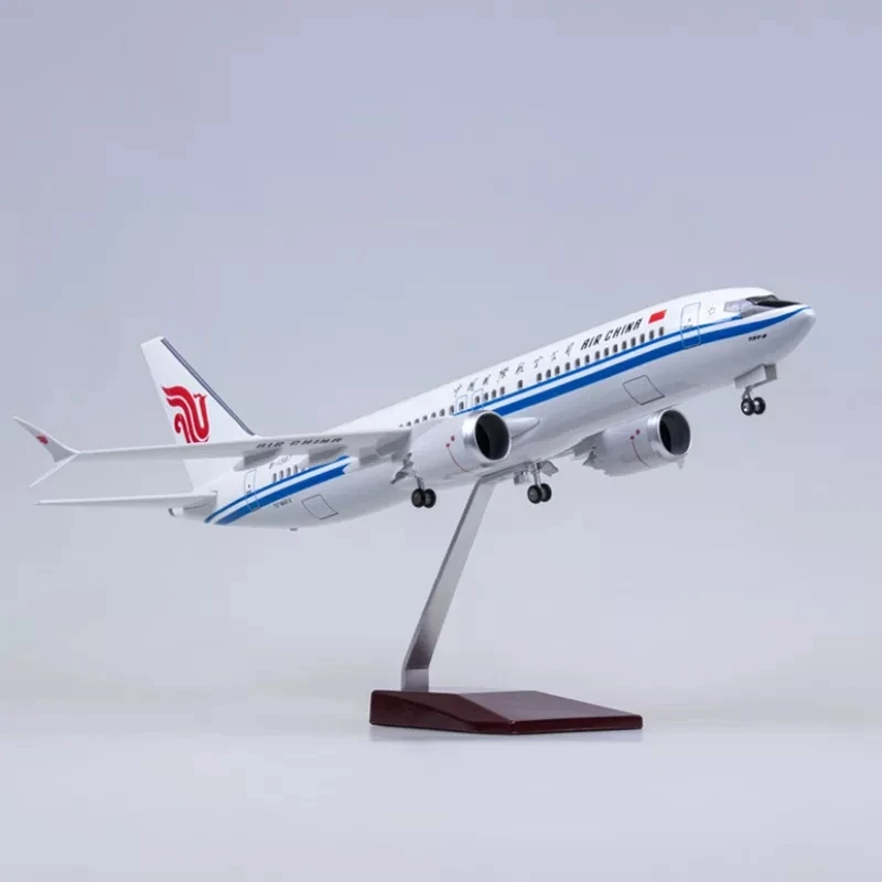 Detailed Boeing 737 Model with LED Lighting 4 Detailed Boeing 737 Model with LED Lighting - Image 4