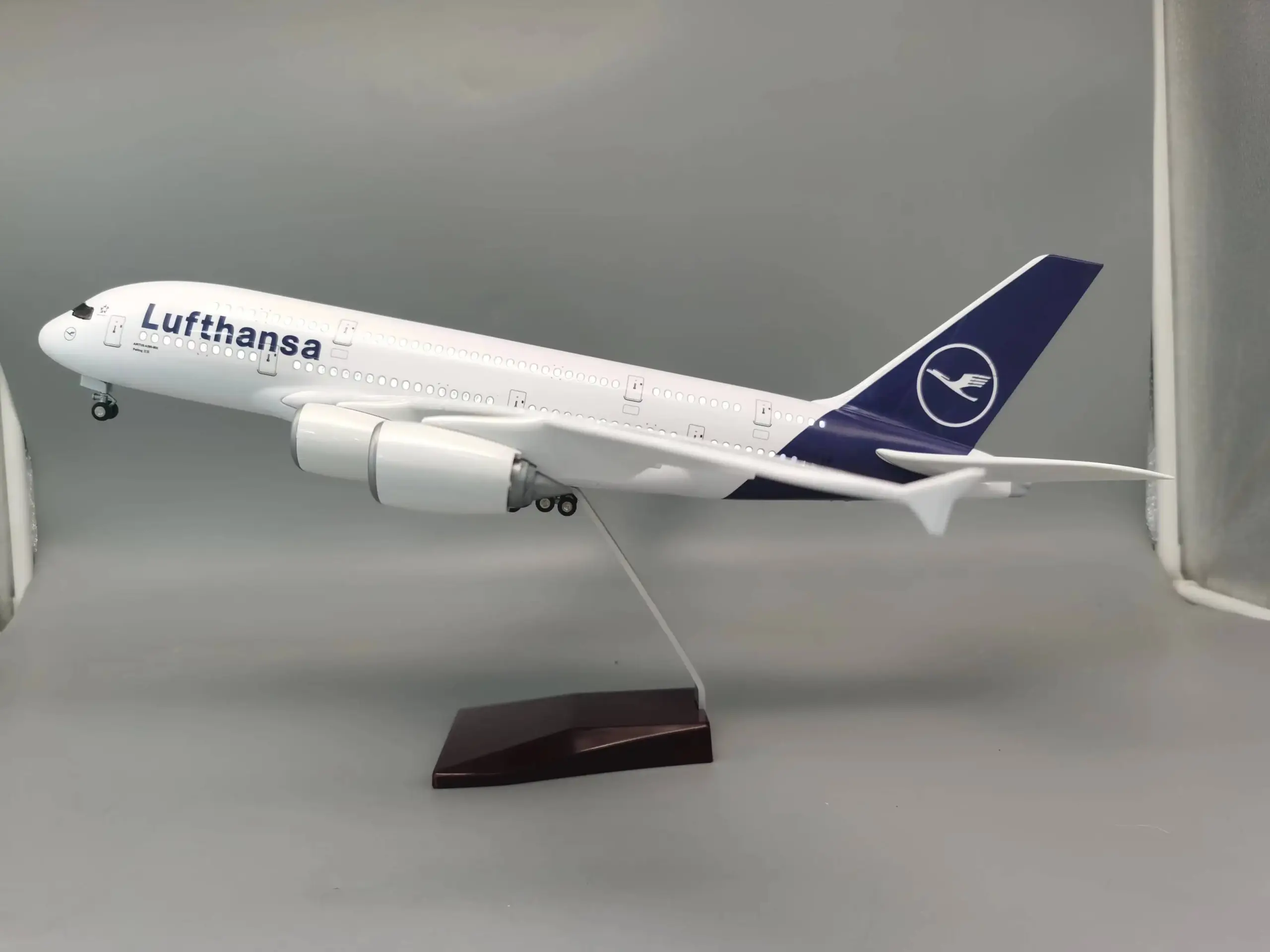 Lufthansa Airbus A380 1:160 Diecast Model 2 Lufthansa Airbus A380 1:160 Diecast Model - Image 2
