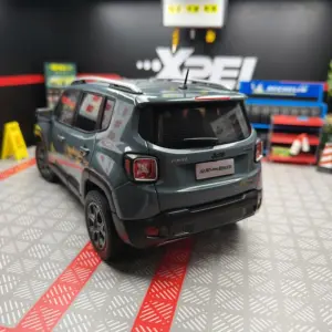 Jeep Renegade SUV 1:18 Diecast Model 15 Sfab80950f5104a7291724b3fb46f7928G