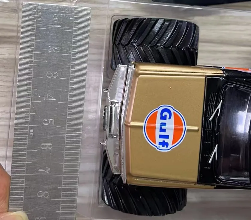 1971 Chevrolet K-10 Bigfoot Diecast Model in Gulf Livery 2 1971 Chevrolet K-10 Bigfoot Diecast Model in Gulf Livery - Image 2