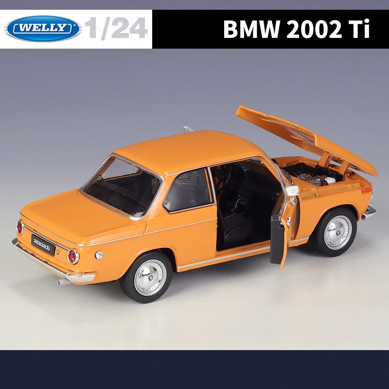 White BMW 2002Ti 1:24 Scale Diecast Model 2 White BMW 2002Ti 1:24 Scale Diecast Model - Image 2