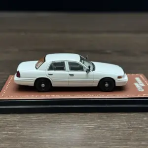 Ford Crown Victoria P71 1/64 Scale Diecast Model 13 Sfcf11eec428a4ddeb4dab74b157c2d15U