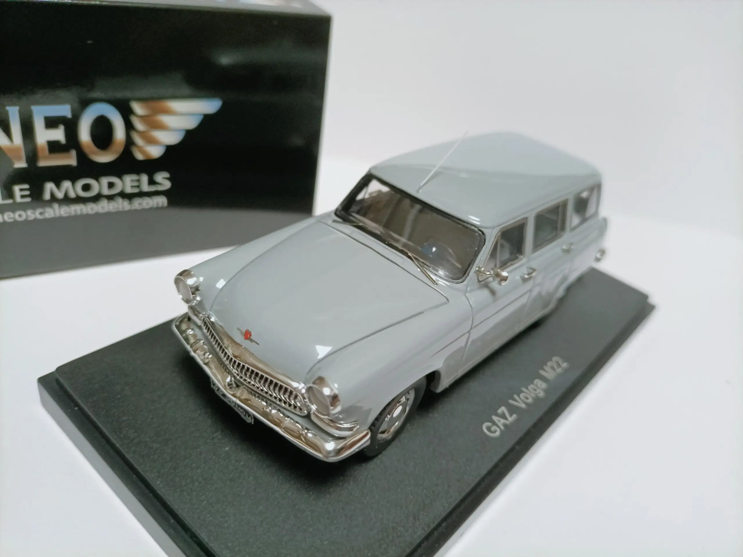 Soviet Gaz M22 Volga Wagon 1:43 Diecast Model 6 Soviet Gaz M22 Volga Wagon 1:43 Diecast Model - Image 6