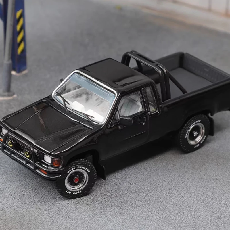 1/64 Scale Toyota Hilux SR5 Diecast Model 3 1/64 Scale Toyota Hilux SR5 Diecast Model - Image 3