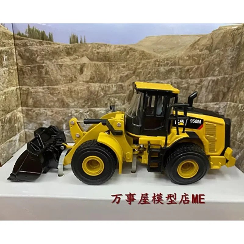 1:64 Scale CAT 950M Loader Model 4 1:64 Scale CAT 950M Loader Model - Image 4