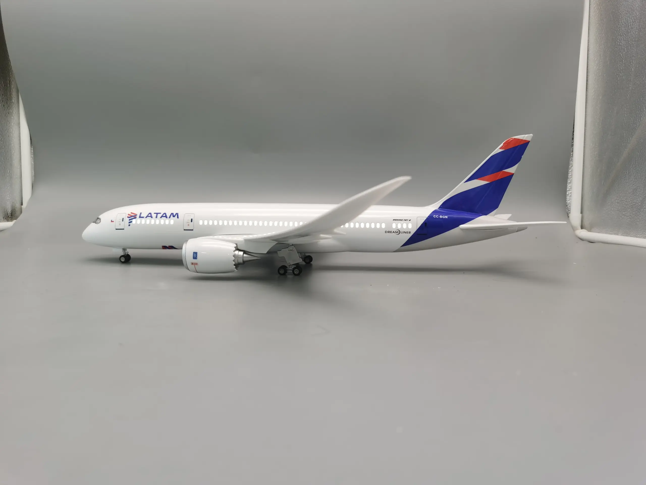 LATAM Airlines Boeing 787 Model 1/130 Scale 3 LATAM Airlines Boeing 787 Model 1/130 Scale - Image 3
