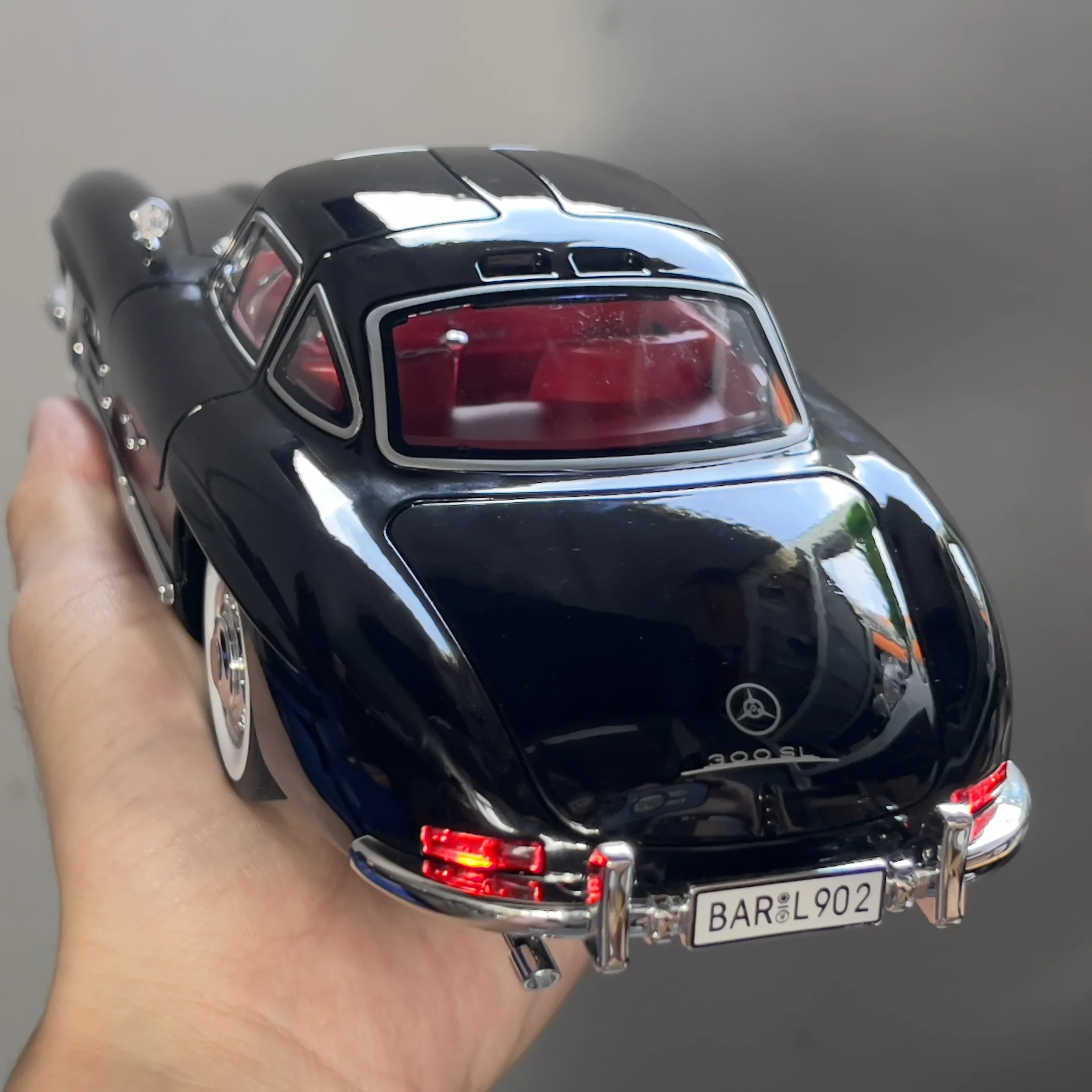 1:18 Mercedes-Benz 300SL Diecast Model 6 1:18 Mercedes-Benz 300SL Diecast Model - Image 6