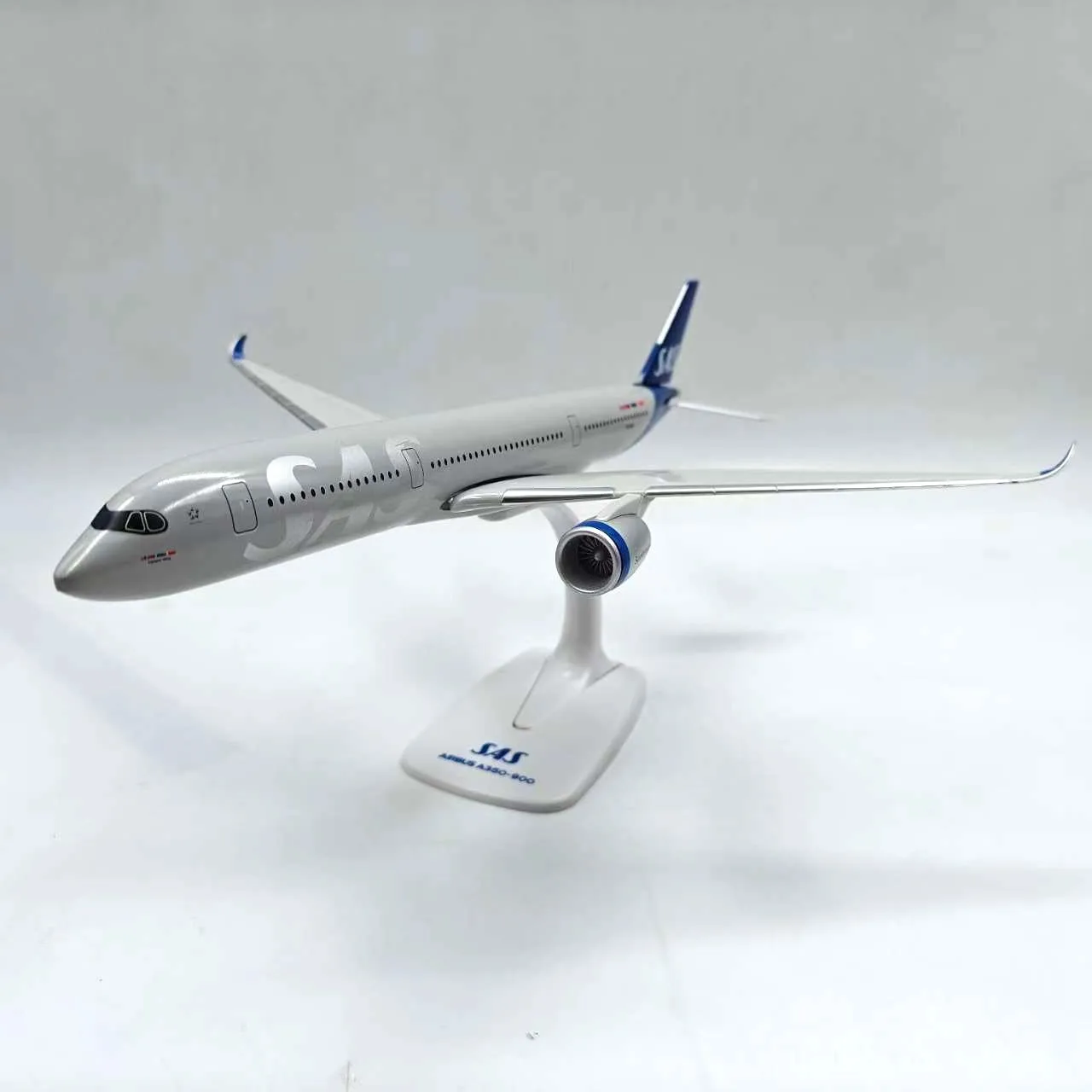SAS Airlines A350-900 Scale Model 1:200 5 SAS Airlines A350-900 Scale Model 1:200 - Image 5