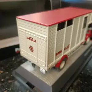 Sffa0833bd45e48f78e950fab2aeeab43y