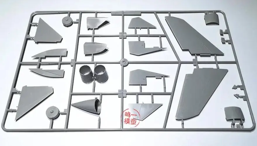 Su-47 Berkut Fighter Model Kit 1/72 Scale 3 Su-47 Berkut Fighter Model Kit 1/72 Scale - Image 3
