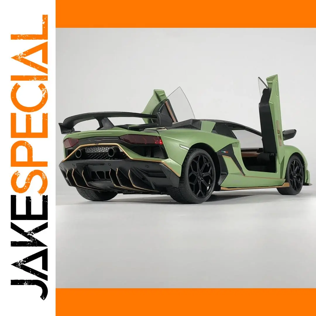 Green Lamborghini Aventador SVJ 1:18 Diecast Model 1 Green Lamborghini Aventador SVJ 1:18 Diecast Model