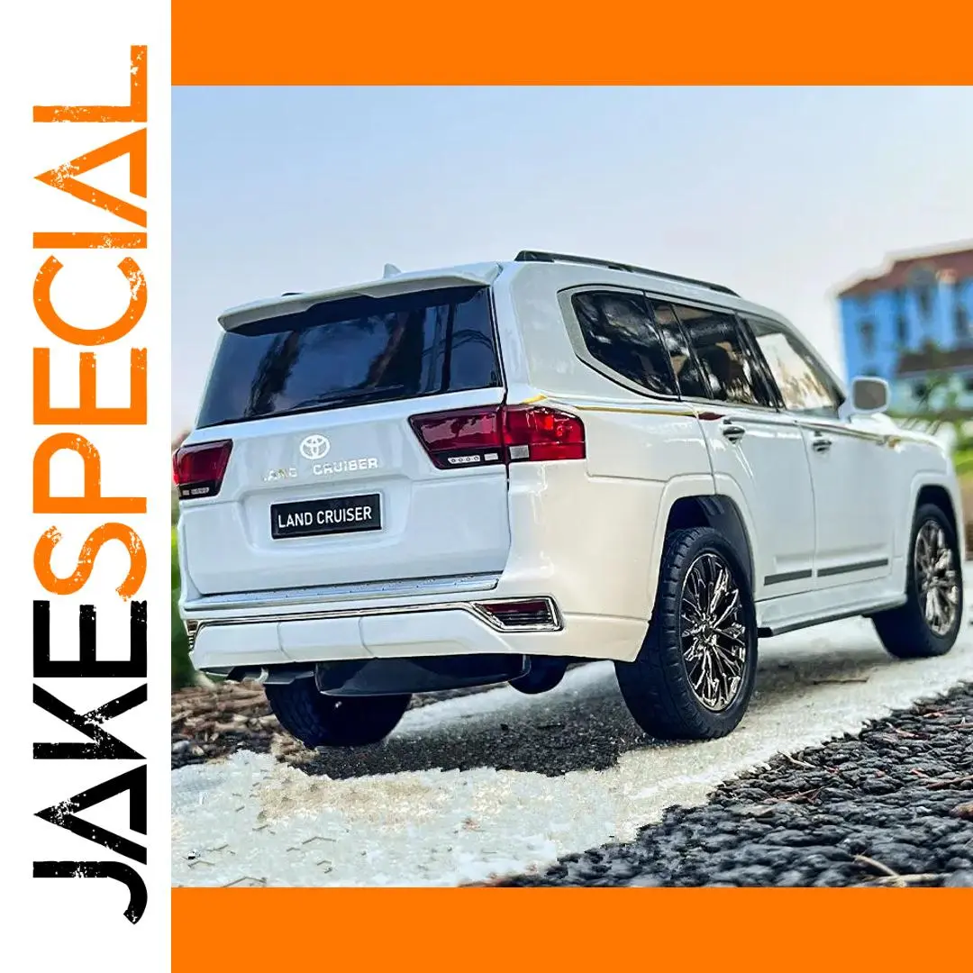 White Diecast Toyota Land Cruiser LC300 Model 1:32 1 White Diecast Toyota Land Cruiser LC300 Model 1:32